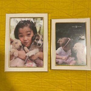 2 picture frames 5in by 7in and 4in by 6 in